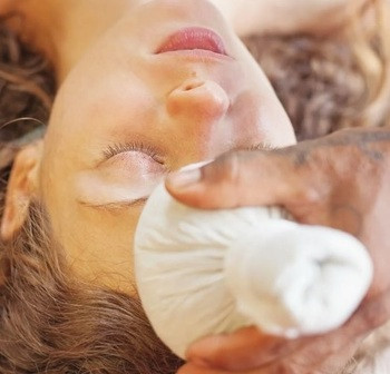 Thai herbál gyógynövényes labdacsos arcmasszázs tanfolyam