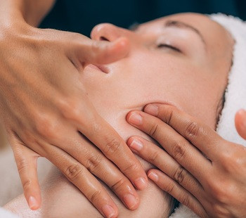 Natural Face Lift-Természetes arcfelvarrás tanfolyam