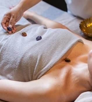 CHAKRA ILLUMINATION JOURNEY ™ csakraharmonizáló masszázs tanfolyam